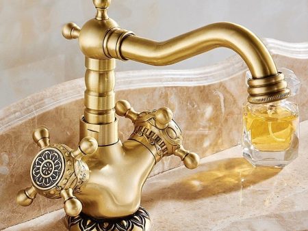 Basin Faucets Antique Brass Bathroom Faucet Basin Carving Tap Rotate Double Handle Hot and Cold Water Mixer Taps Fashion