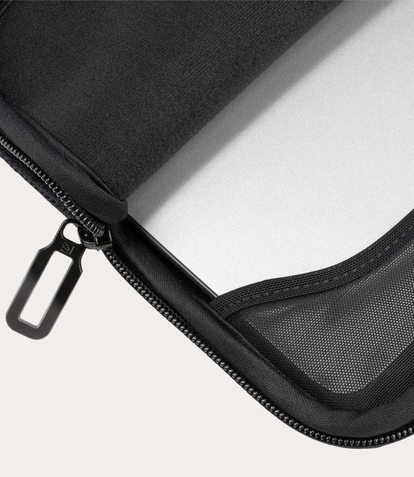 Tucano Velluto Sleeve for laptops up to 16in on Sale